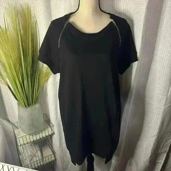 BCBG Maxazria Short Sleeve Sweater Dress Zipper Accent Medium - Picture 1 of 11